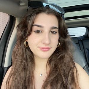 Meet your Posher, Demi